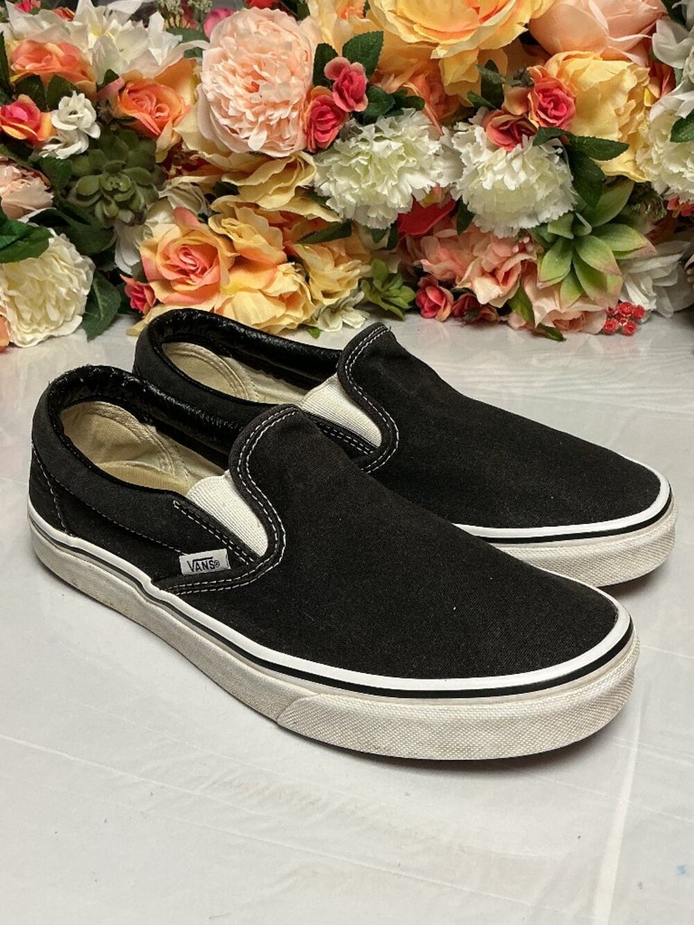 Vans Classic Slip-On Canvas Sneakers Black White Gum Sole Men’s 7.5 Women’s 9